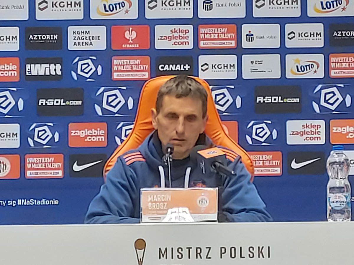 Trener Marcin Brosz: Dlaczego Durdov ma tak mało goli? Zmiana otoczenia, całkowicie coś innego. Dołączył tuż przed końcem przygotowań, zależało nam, żeby poznał zespół. To nie jest przypadkowy napastnik, wierzymy, że pokaże jeszcze zdecydowanie więcej #ZAGBBT