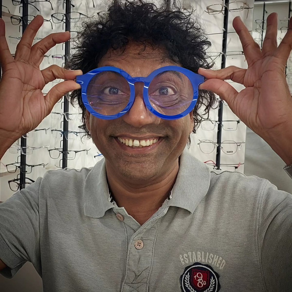 rajkumarkanojia's tweet image. ज़िन्दगी एक हसीन ख्वाब है जिसमे जीने की चाहत होनी चाहिए, गम खुद ही खुशी में बदल जायेंगे सिर्फ मुस्कुराने की आदत होनी चाहिए
#keepsmiling😊 #actorslife🎬 #viralpictures #subscribetomyyoutubechannel #rajkumarkanojiaactor