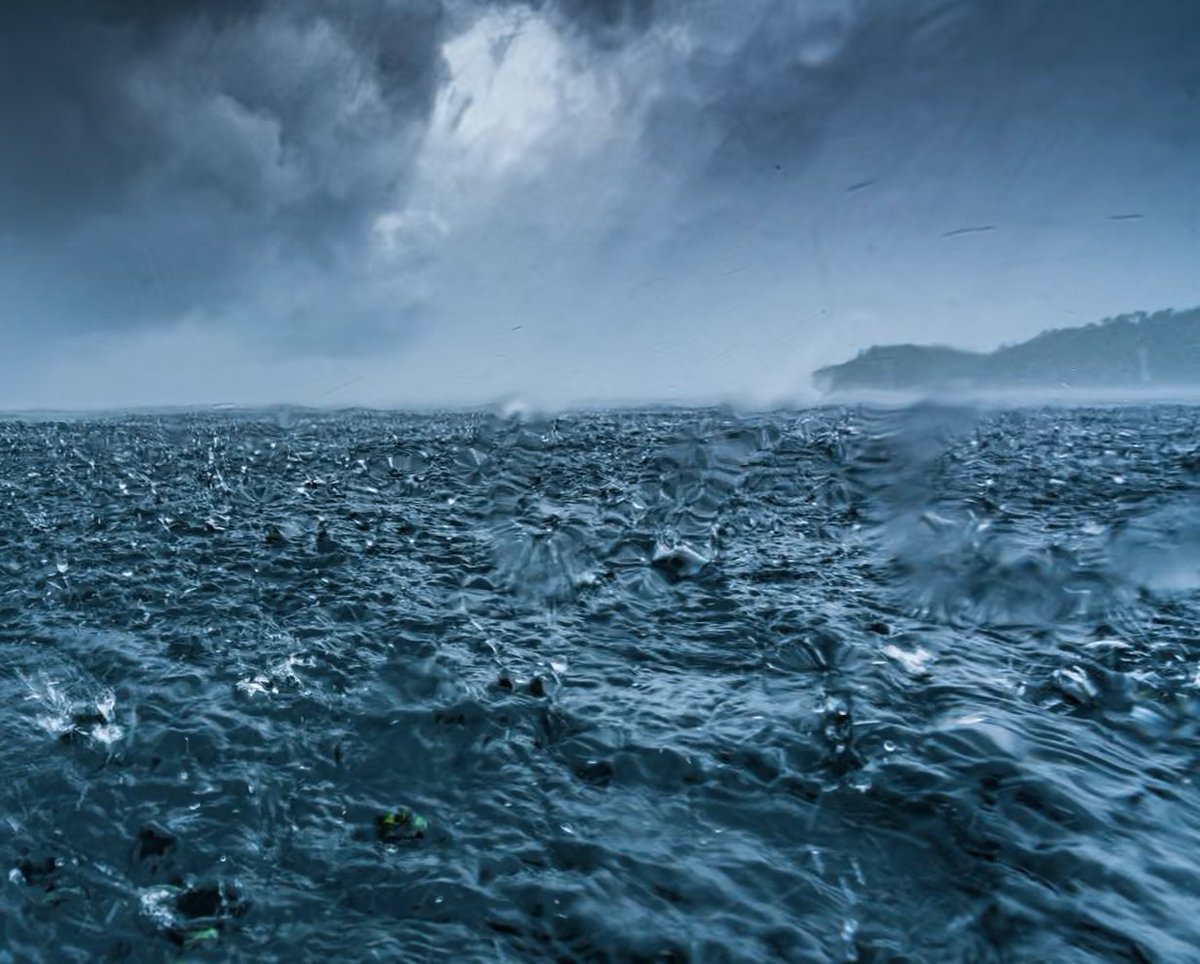 🚨 Alarma oceánica: la Corriente de Circulación Meridional del Atlántico (AMOC) tiene muchas más probabilidades de colapsar de lo que se creía.  
Nueva investigación muestra que los modelos más preocupantes coinciden con los datos reales: 
podría debilitarse entre 42-58% para