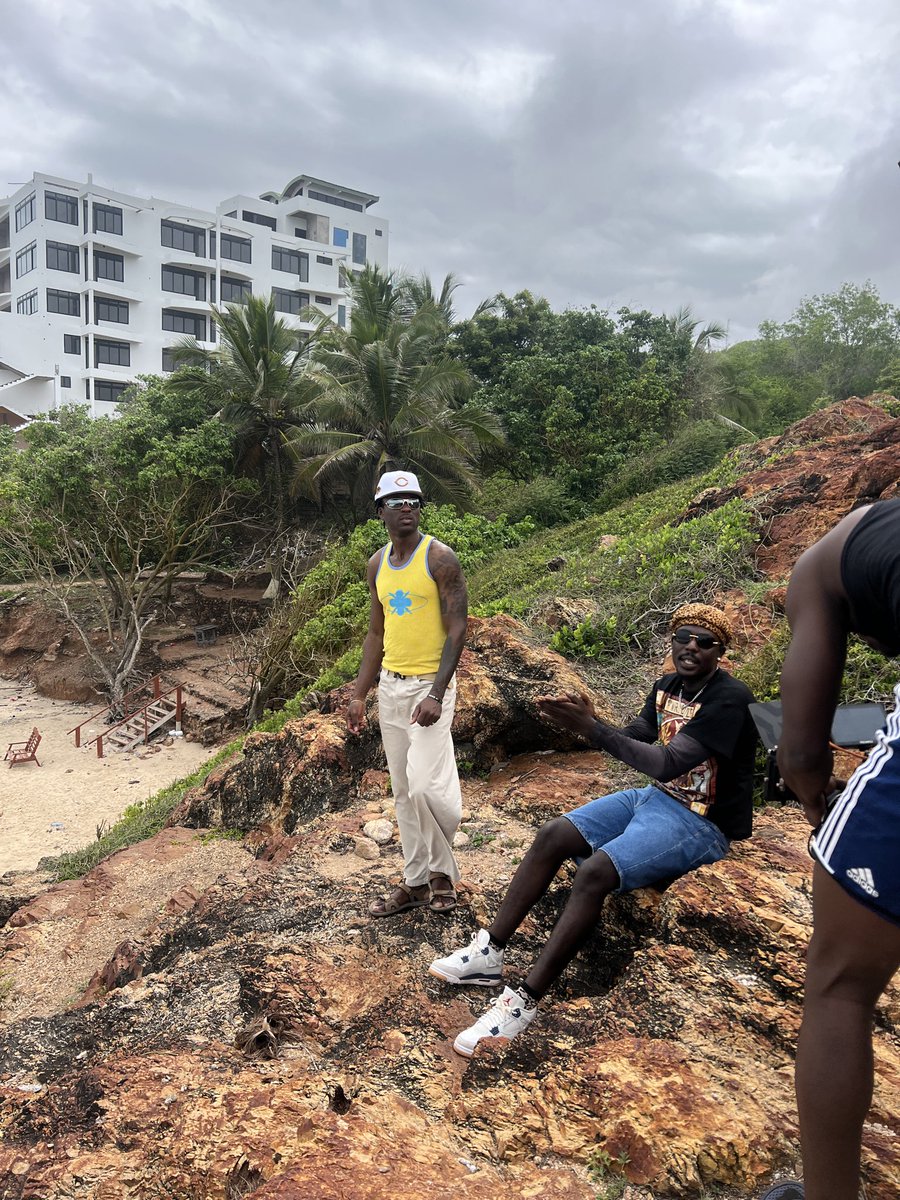 Twitch 4EVA tweet media