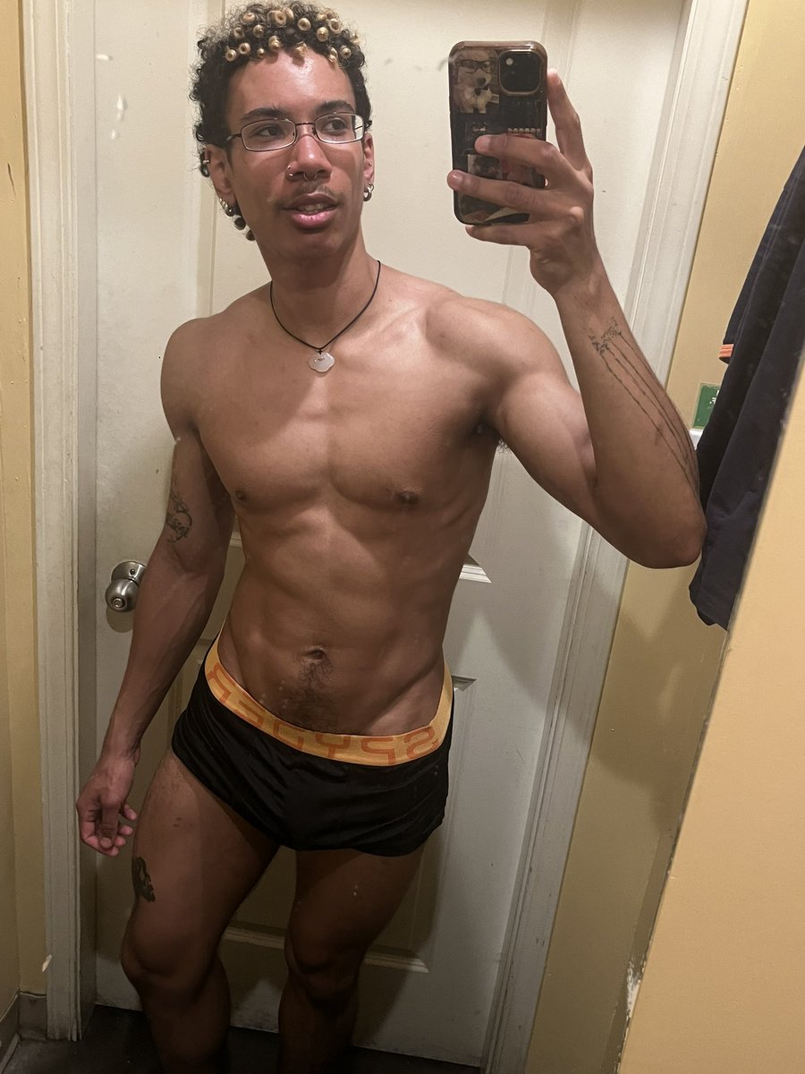 nerdbrady's tweet photo. Selfies in the changeroom because I #Can https://t.co/0zQNINv7bk