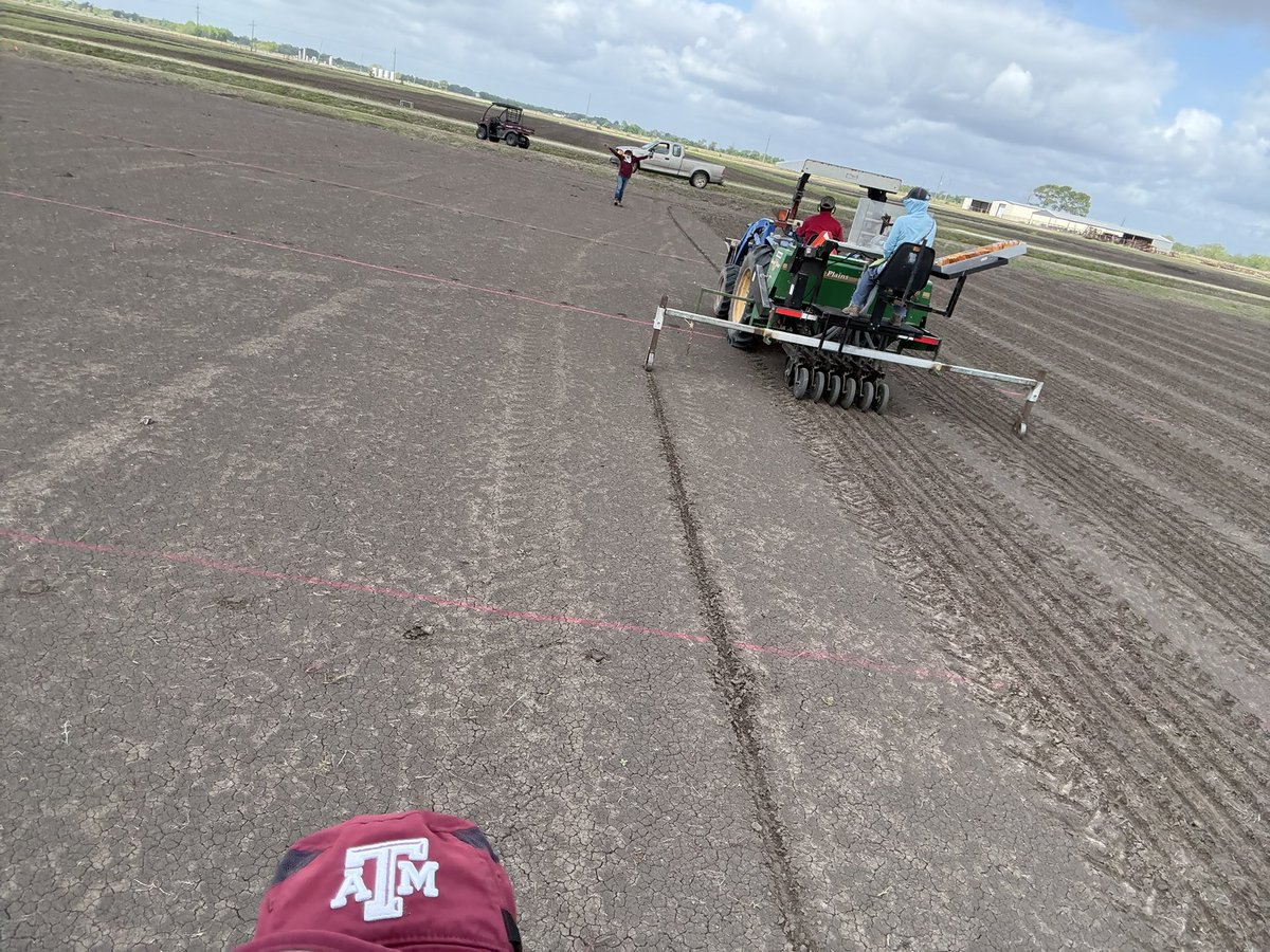 Gurjeet_AgSci's tweet photo. #ResearchUpdate2026 ๐บ๐ธ
Planted #rice trial on April 14, 2026, followed by #UAV flight to capture GCPs for model training @bel_agrilife
Part of USDA-NIFA funded project to modernize #ricebreeding by phenomics & genomic
Kudos to #riceteam for their great effort!
#PlantBreeding https://t.co/3YBeht5SFv
