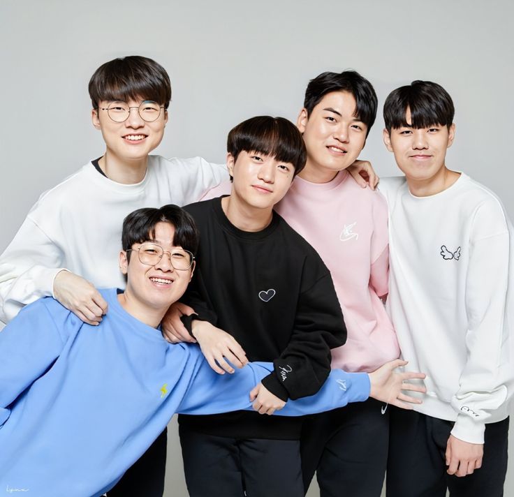 leefakerism's tweet photo. Honestly I wonder how different life would be if zofgk stayed together... https://t.co/bHxYHdxv5Y