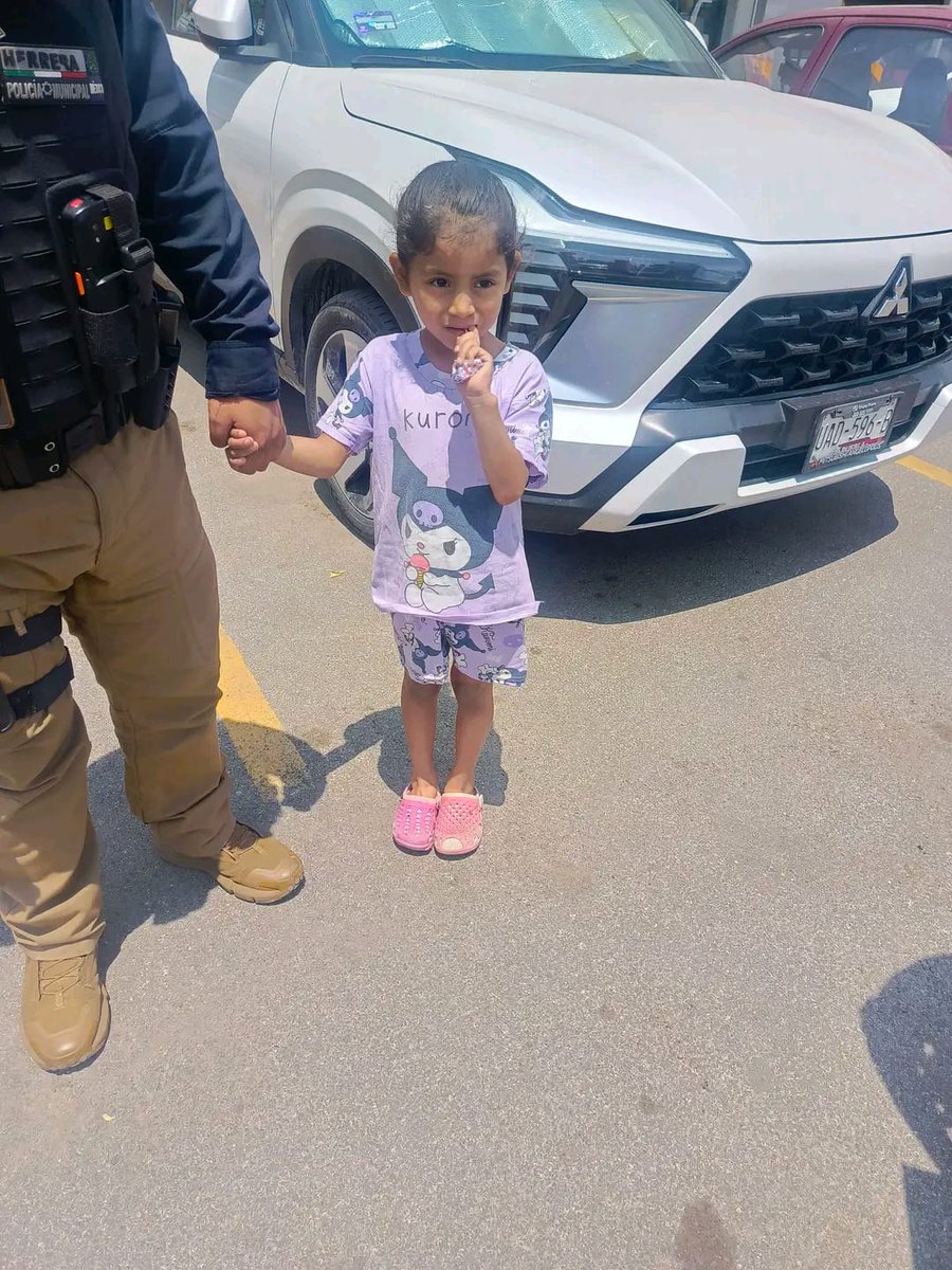 Trafico_Puebla's tweet image. 🚨 Se solicita apoyo para localizar a sus familiares: una menor que dice llamarse Michel salió desde temprano en busca de su mamá, quien, según comenta, trabaja en una cocina; actualmente se encuentra bajo resguardo en Coppel de la 3 Sur.
#Puebla #Noticias #ServicioSocial