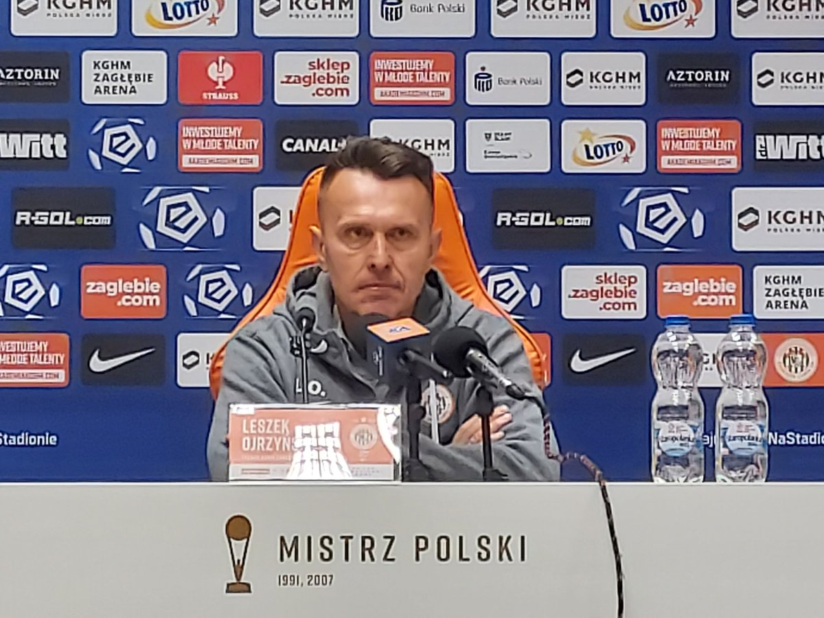 Trener Leszek Ojrzyński: Czujemy ciężar i przygnębienie, nie było łatwo i nie będzie. Jutro trenujemy, mamy analizę. Może wydawało się, że jeśli walczyliśmy o utrzymanie, to teraz można na luzie o więcej, ale tak nie jest. Rozbudziliśmy oczekiwania kibiców, czuliśmy zawód #ZAGBBT
