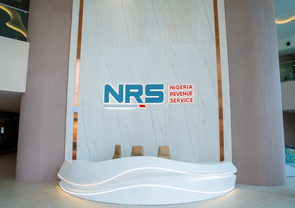 airdrop25ng's tweet photo. The NRS headquarters in Abuja, built by @CCECCNigeria, is now operational. The 16-floor complex includes three towers for over 3,000 staff, 📍( Abuja ) 🇳🇬 https://t.co/qgS3Lfrsah
