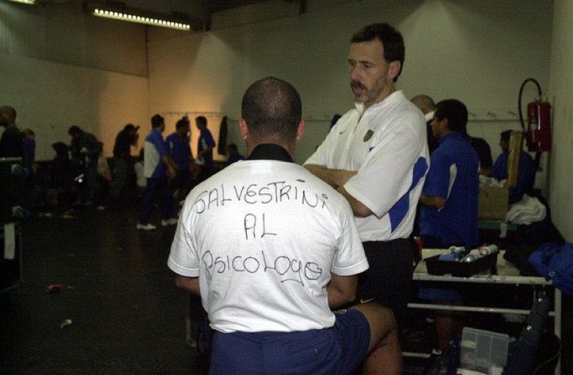 Mandó al plantel multicampeon al psicologo antes de jugar con Palmeiras por Libertadores el super dirigente

Usurero, mal tipo y chorro. Hoy vive hasta el pelotudo de Gustav con la cantidad de guita que se afanó Orlando de Boca