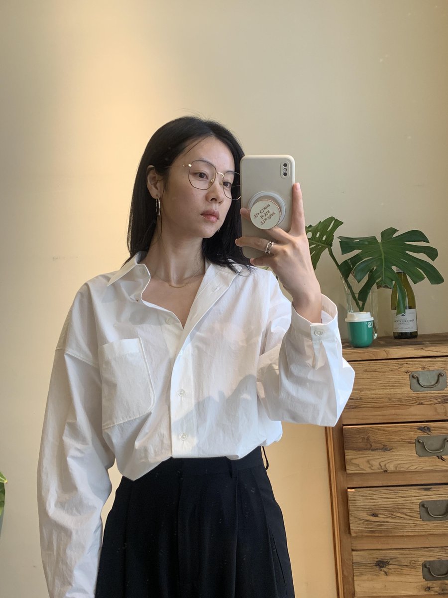 linacenterir's tweet image. Just another casual Friday vibe in my fave oversized shirt and skirt combo. Loving this cozy corner of my room🌿✨
 #OOTD #CasualChic