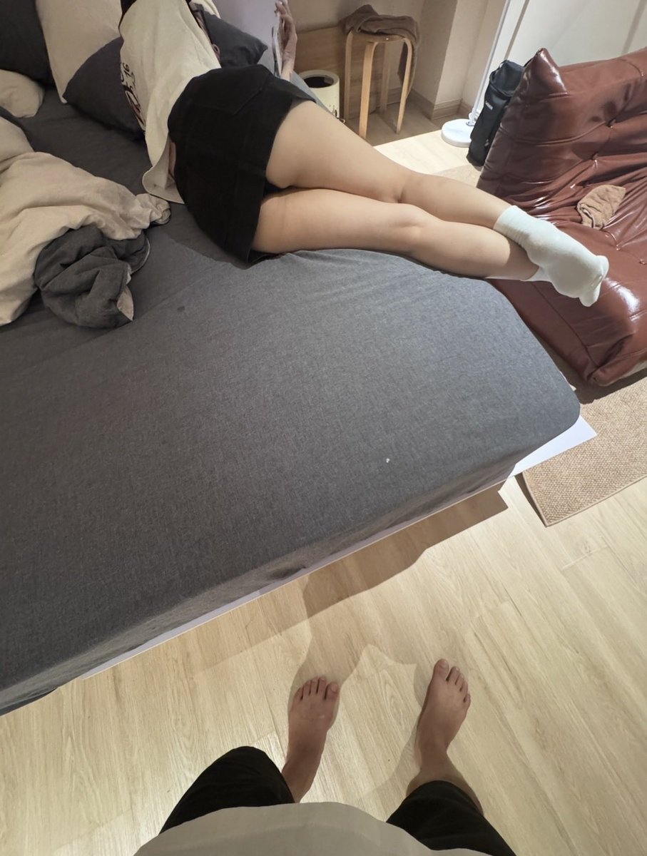 MrCheating8897's tweet photo. Cuộc sống đang stress, thì ẻm rủ đi nghỉ trưa, nhưng mà chắc phải làm việc NẮC chứ nghỉ cái nỗi gì :))) https://t.co/Oqb0t3ecMG