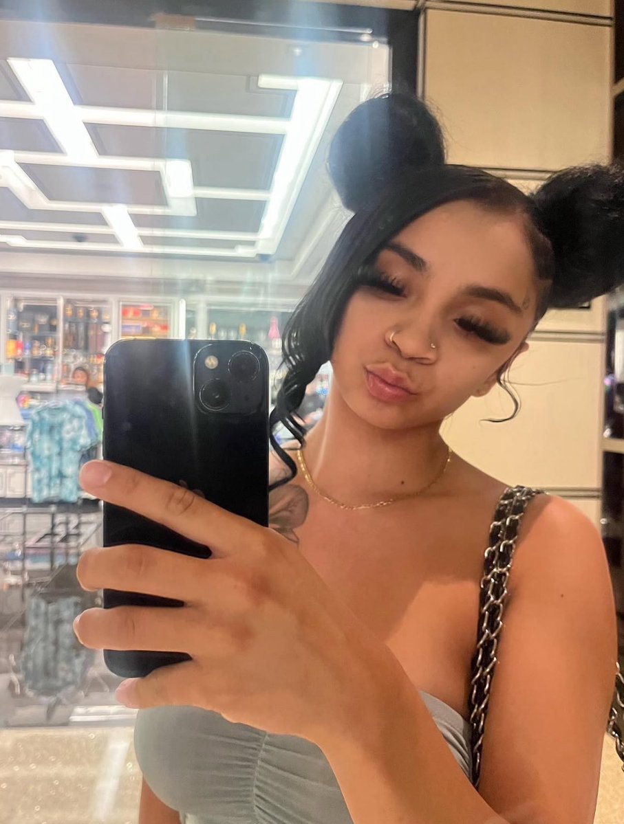 prettyyoungthing tweet media