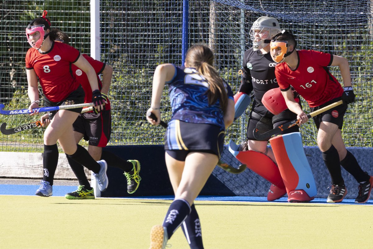 LewisFordphotos's tweet image. Masking up 

With a new sports filling the camera new talents emerge to celebrate, capturing an open shot of the opponents while team Solent masked up to defend their goal adding the terror as they run toward the target.

#photography #sportsphotography #hockeyphotography