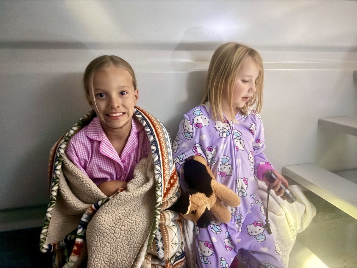 SarahManuel405's tweet image. Today was a full one.

I just signed another listing today, and tonight is Senior Night for Kinley.

Last night… a different kind of family meeting, in the tornado shelter. We are incredibly grateful to be safe, and we are praying for everyone affected.

#sarahmanuelhomes #storm