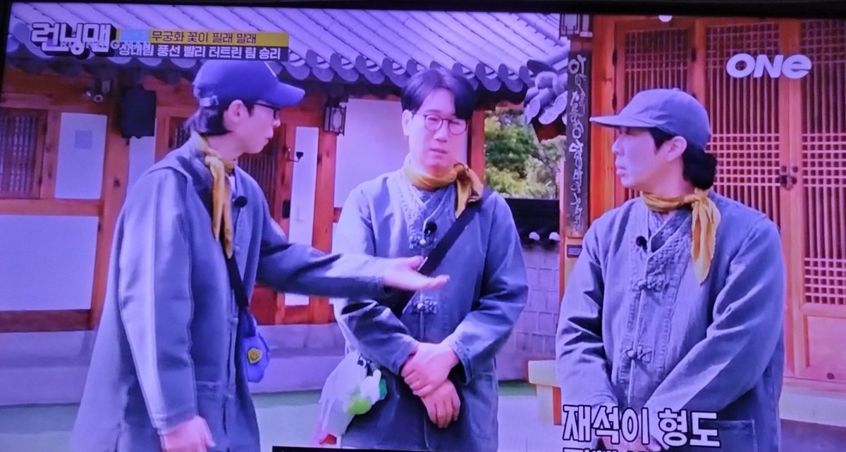 Mr_Ask_Why's tweet image. #NowWatching #RunningMan episode 799 on @ONETVASIA 😊 
#SBS #YooJaesuk #SongJiHyo #KimJongKook #JeeSukJin #YangSeChan #JiYeEun #JunSang 
#ParkEunTae #ShinSungRok