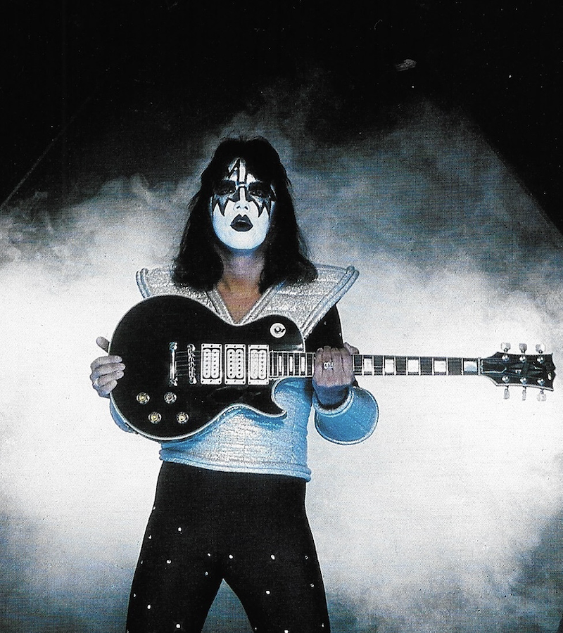 CasitaTerrock's tweet photo. ⭐😎

En su natalicio recordamos a #AceFrehley, guitarrista, miembro y co-fundador de #KISS!

También conocido como #Spaceman! https://t.co/UHv8df8Bv9