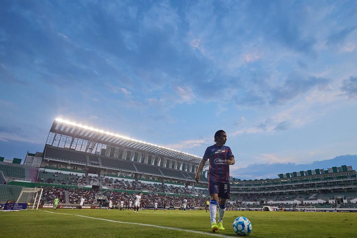 Atlante's tweet photo. #Galería 📸 partido de ida de los cuartos de final del Clausura 2026 🆚 Tepatitlán.
Ve la galería completa en: https://t.co/9taVPkKPUH

#SerAtlante 
#PotrosDeHierro https://t.co/rGHWcYrEWk