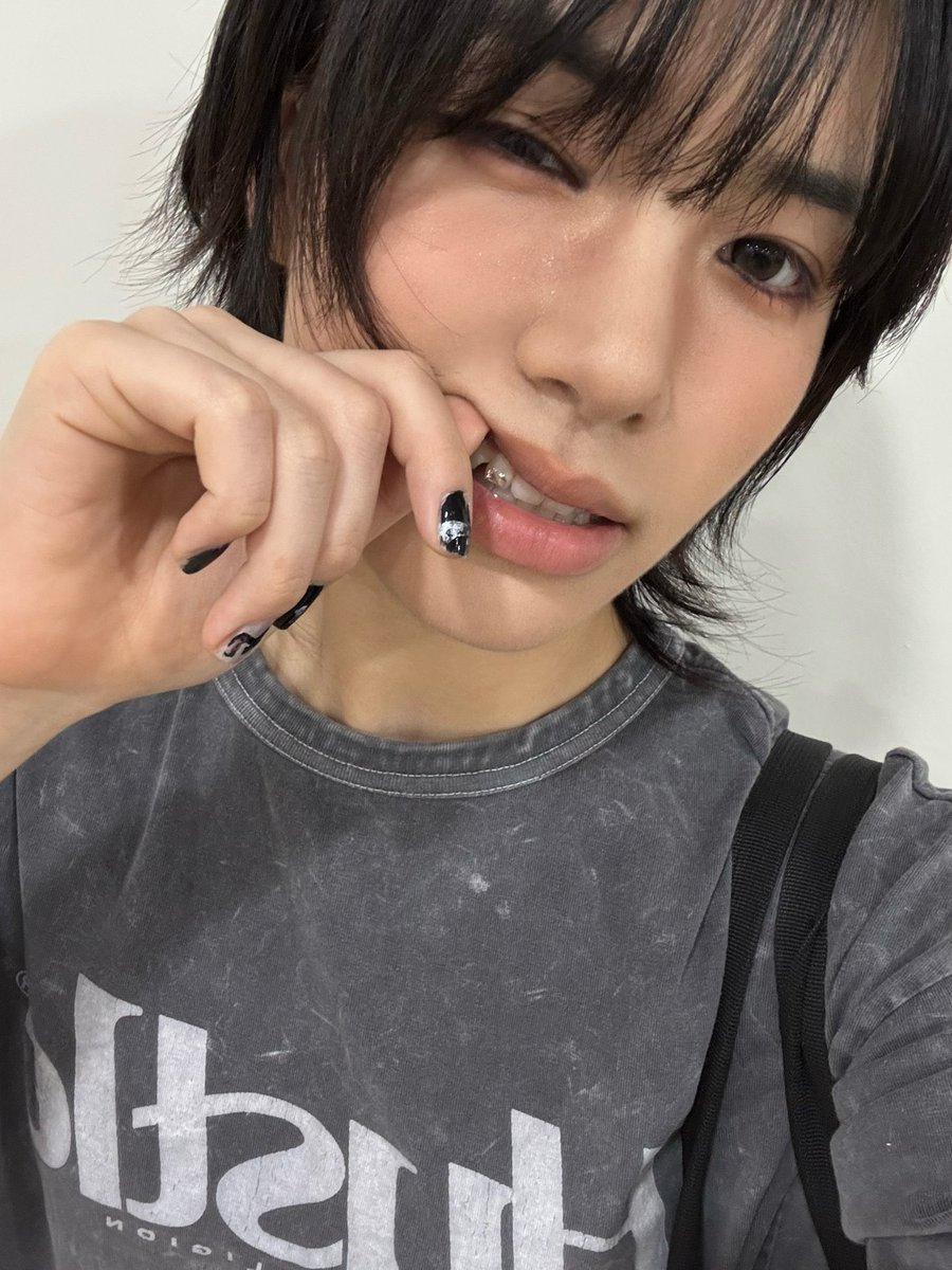 小样欧尼真的要被你迷死了等下能不能别在欧尼排卵期出现