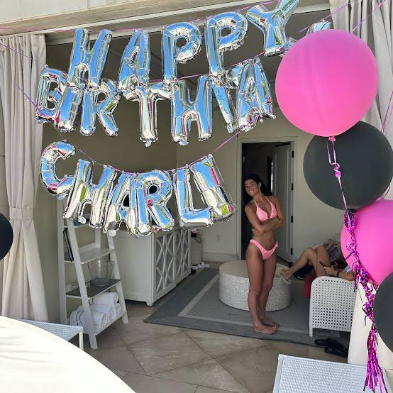 Simp for Charli tweet media