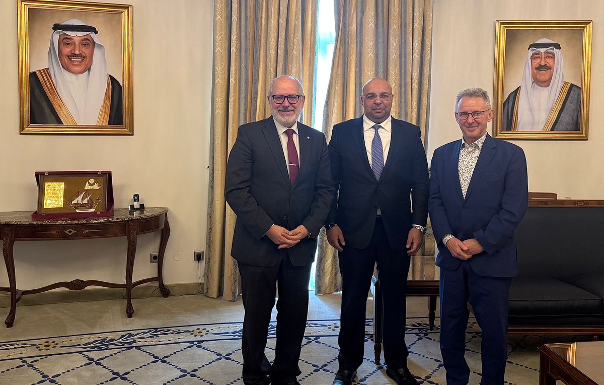Kuwait_vienna's tweet photo. استقبل السفير طلال سليمان الفصام، في مقر البعثة، السيد عمر الراوي، عضو المجلس البلدي لمدينة فيينا والسيد إرنست وولر، عضو المجلس البلدي السابق، حيث تم بحث سبل تعزيز التعاون المشترك بما يعكس عمق العلاقات المتميزة بين دولة الكويت وجمهورية النمسا.
#الكويت #النمسا #فيينا 🇦🇹  🇰🇼 https://t.co/41sYBKHo6Q