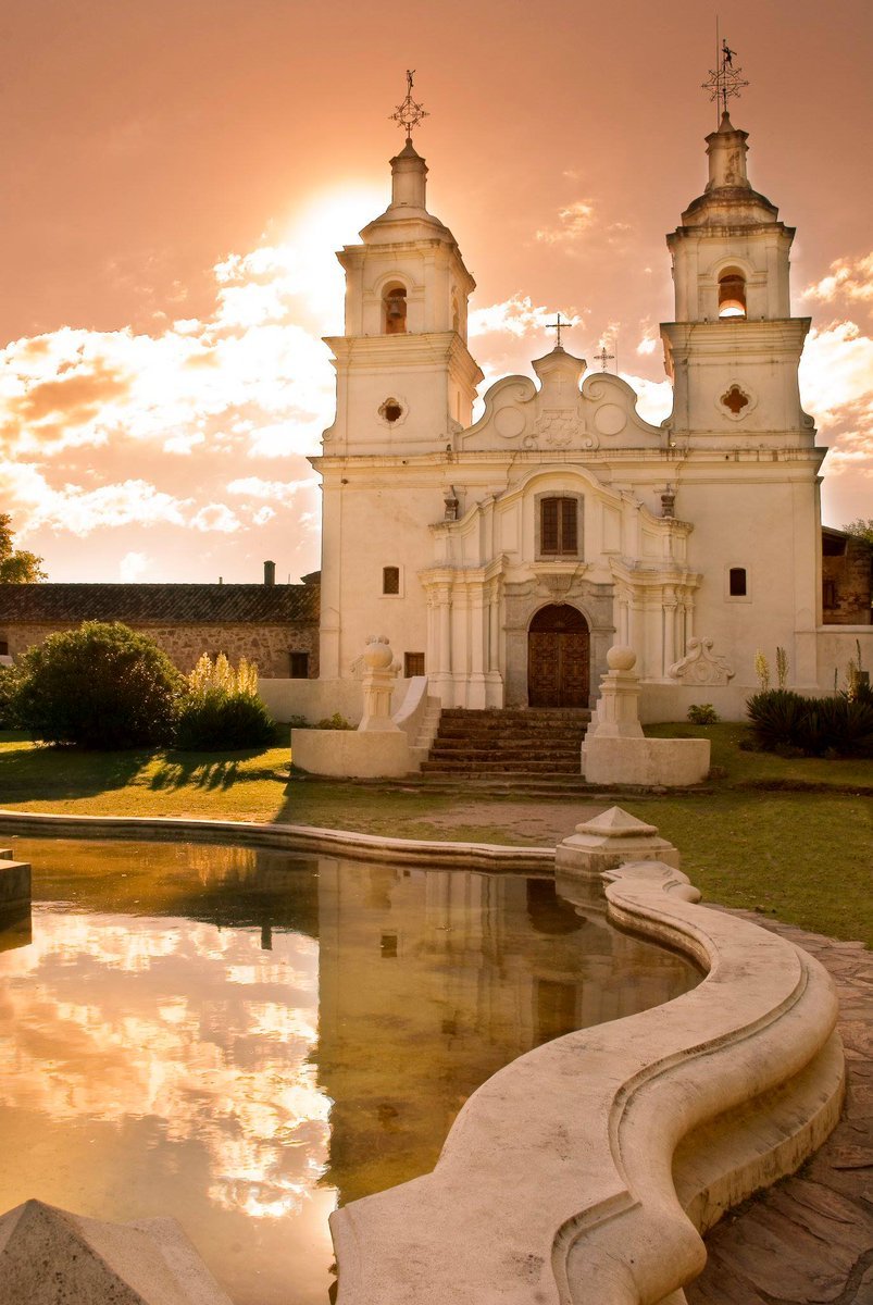 Argentinian Catholic Aesthetics tweet media