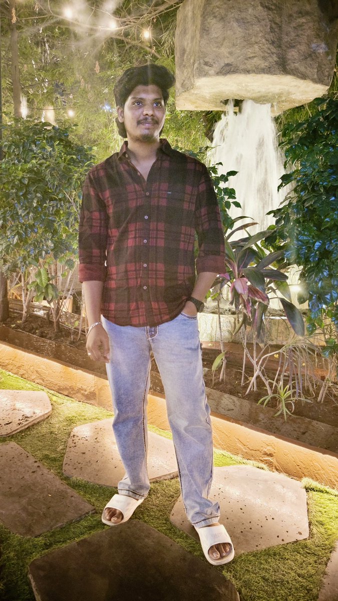 itsskmoulali's tweet image. Walking my own path quietly winning.!!🎬❤️🤍
#nightvibes #nightview #chillvibes 

#telugumemes #memes