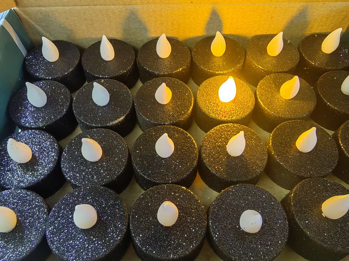 luxxxyy17's tweet image. "Turn an old glass jar into a glowing candle holder!  Clean, add a tealight, wrap with twine—boho decor in 5 mins. Tag a friend who loves upcycling!  #UpcycleHacks #DIYDecor"