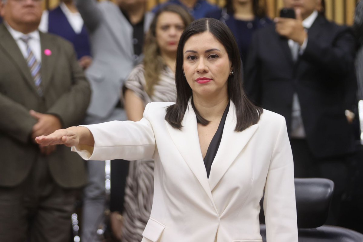 Fernanda Familiar tweet media