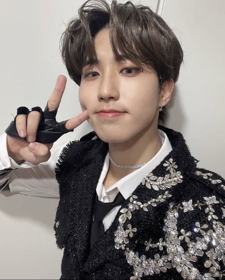 jongseoblol's tweet photo. Everyone posting their ssd pics are gorgeous🫶🫶 #StaySelcaDay #SSD #hanjisung #StrayKids @Stray_Kids https://t.co/7PUGuxAmTk