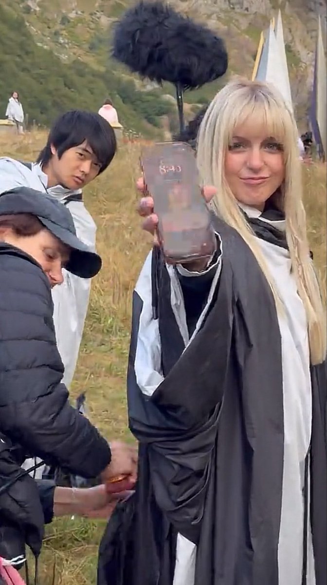 lou lou in the back is making me cry