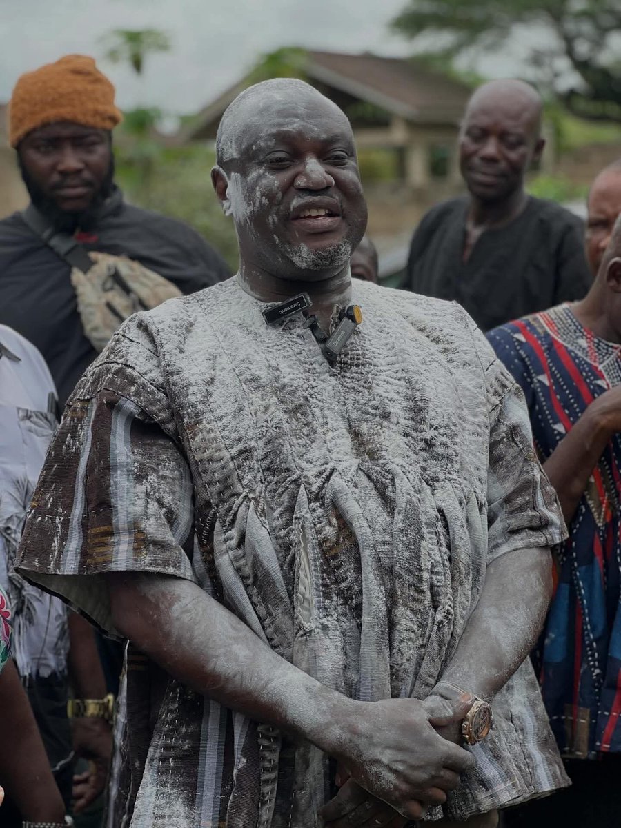 Strive_Marco's tweet image. Congratulations to “Master Richard,” the celebrated Ghanaian actor, on his reported enstoolment as Chief of Adamorobe, taking the stool name Nana Osei Boakye Yiadom II 🇬🇭👏🏽👏🏽👏🏽 #royalty #master 🇬🇭🇬🇭

This honour is a true reflection of your impact and character. 

It’s no