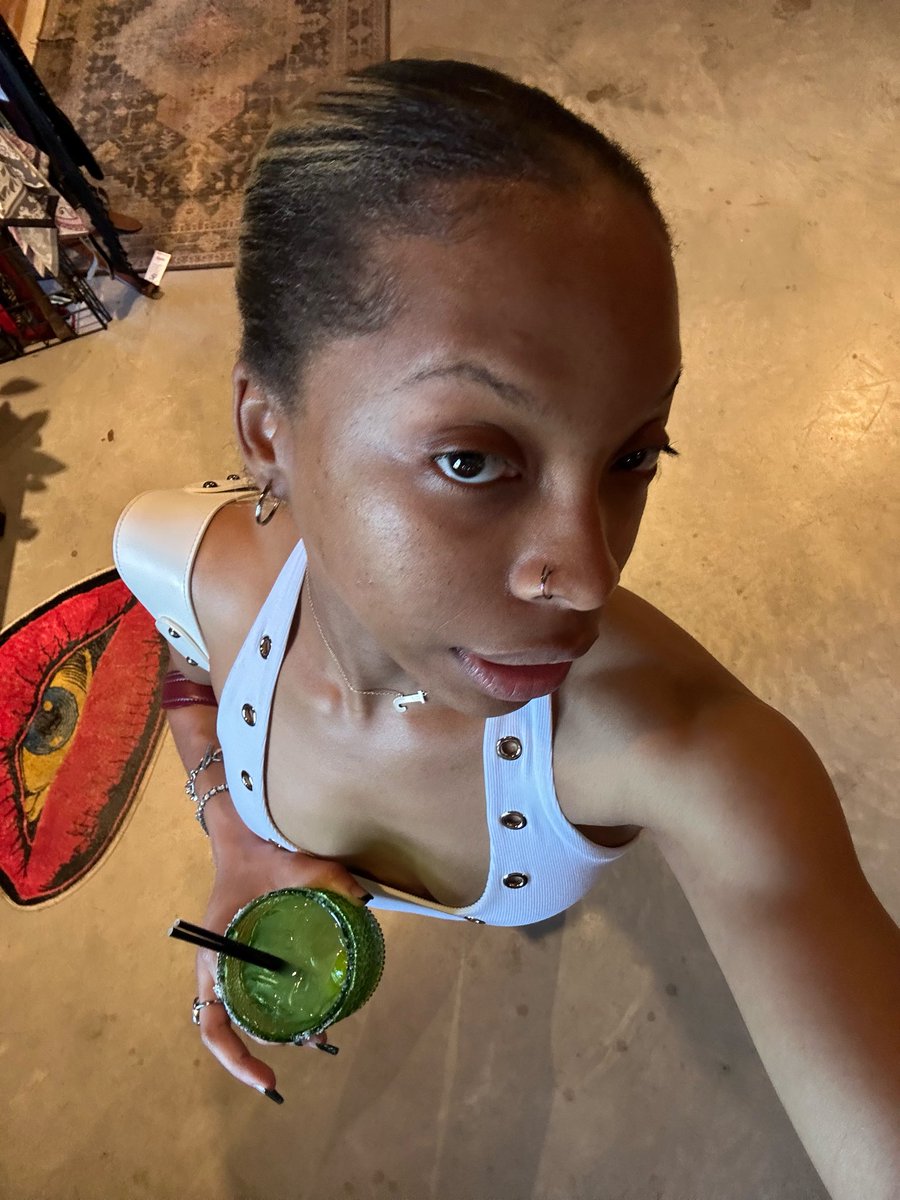 saturn’s sexiest tweet media