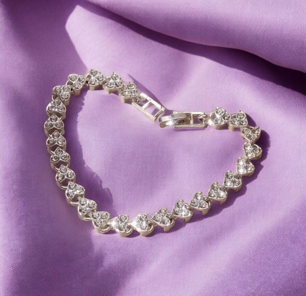 CM_Hearts's tweet image. Add a touch of #elegance to your wrist with this #stunning #heart #shaped #tennis #bracelet ebay.us/m/l1lrhJ #shoppingonline #shopsmall #ATSocialMedia #spdc #jewelry #tweetuk #elevenseshour #giftsforher #Ukhashtags #tweetmaster #Sociallondon #tweeturbiz