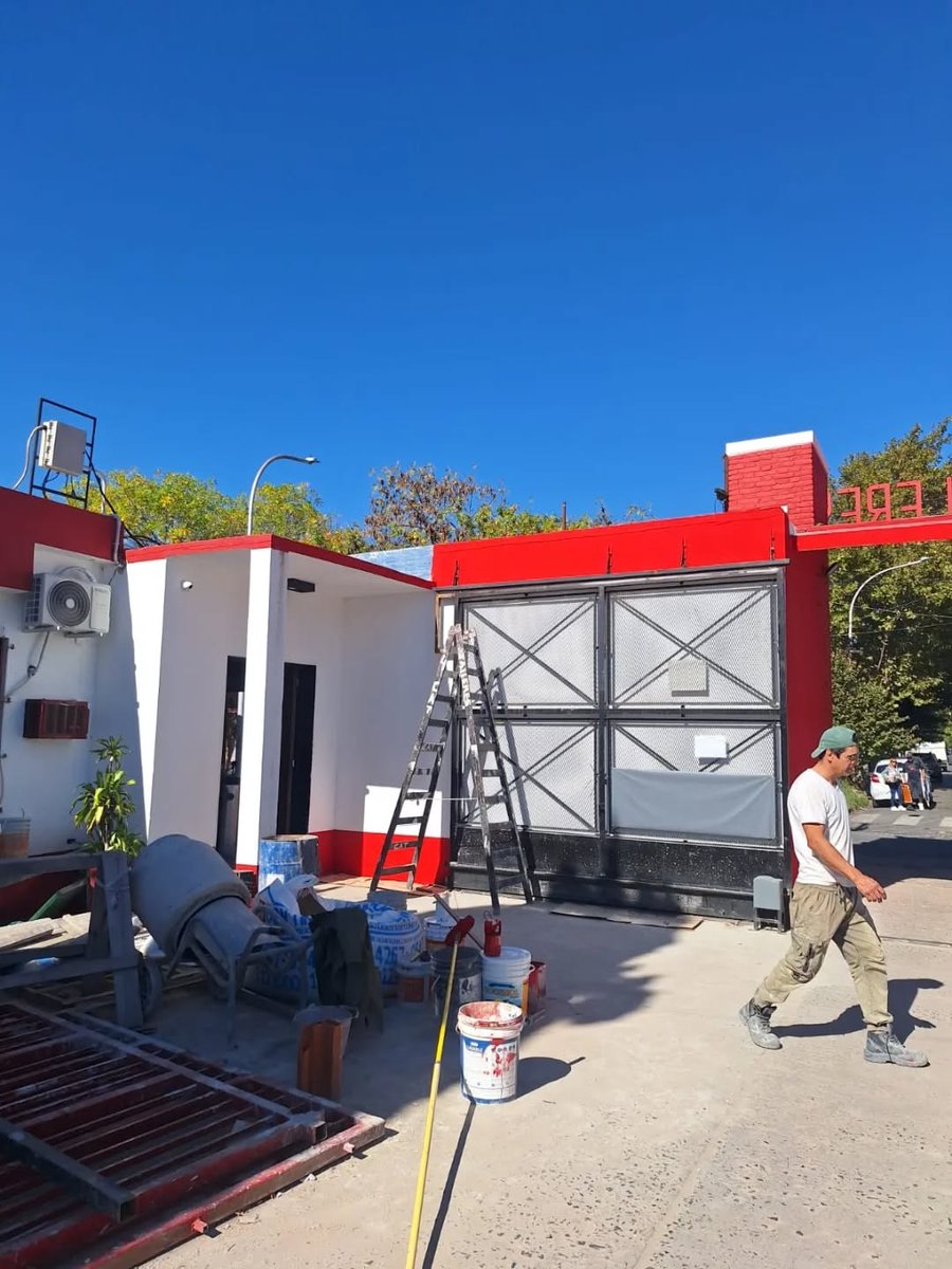 ClubTalleresOk's tweet image. #Obras

⚠️ESTAMOS EN OBRA PERMANENTE⚠️

¡Avanzamos con la construcción del local comercial de indumentaria oficial @mutargentina del Club Atlético Talleres! 

¡Vamos rojo! 
¡Talleres siempre adelante! 

#TalleresCrece 🇦🇹