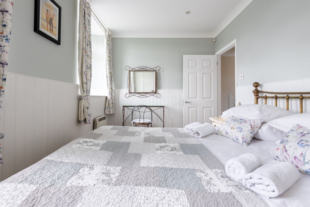 WeAcceptPets's tweet image. 🌸 Primrose Cottage, once an old barn, has been beautifully transformed into a stylish holiday retreat. Blending rugged stone walls &amp;amp; exposed oak beams with contemporary comforts, it offers a balance of character &amp;amp; modern living. 

Accepts 🐶
weacceptpets.co.uk/Cornwall/9052

#Cornwall