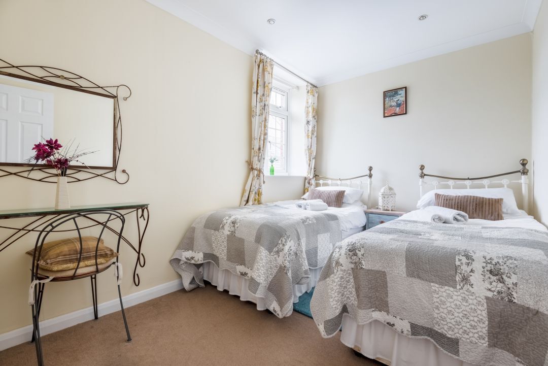 WeAcceptPets's tweet image. 🌸 Primrose Cottage, once an old barn, has been beautifully transformed into a stylish holiday retreat. Blending rugged stone walls &amp;amp; exposed oak beams with contemporary comforts, it offers a balance of character &amp;amp; modern living. 

Accepts 🐶
weacceptpets.co.uk/Cornwall/9052

#Cornwall