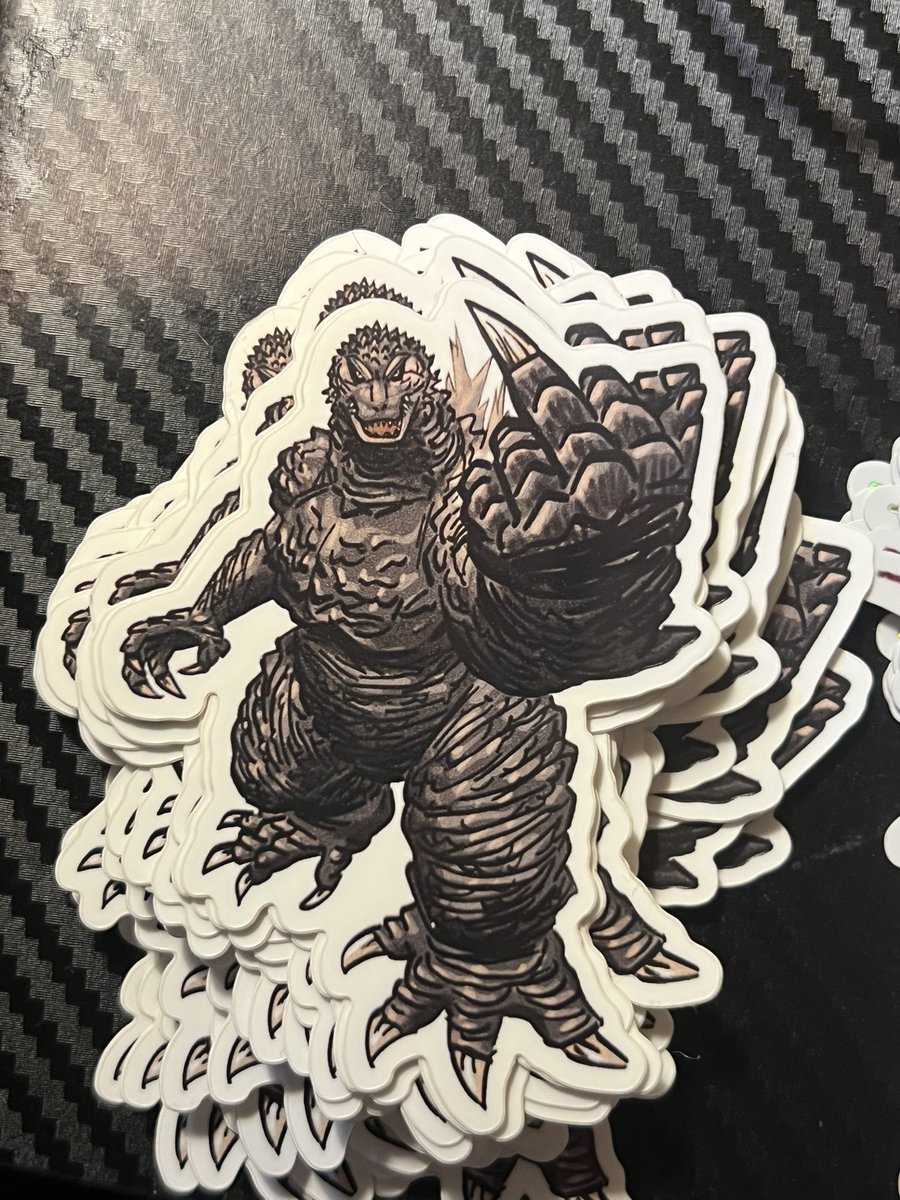 KaijuArtist @ DAMCon 3 4/25 tweet media