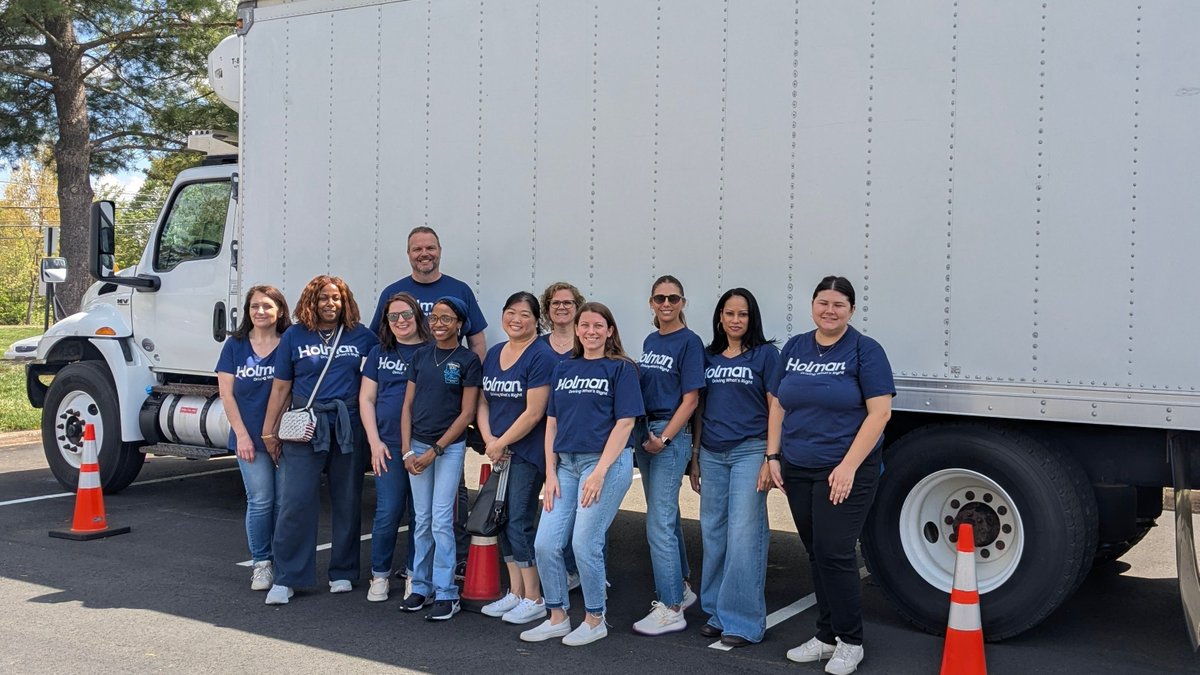 OaksIntCare's tweet image. In honor of 💚 National #VolunteerAppreciationWeek, we want to send a huge THANK YOU to our volunteers from @Holman_hq who generously gave their time and energy to our mission. 👏

With your support, we we can continue making a positive impact in our community.
#GivingBack