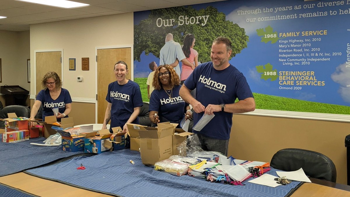 OaksIntCare's tweet image. In honor of 💚 National #VolunteerAppreciationWeek, we want to send a huge THANK YOU to our volunteers from @Holman_hq who generously gave their time and energy to our mission. 👏

With your support, we we can continue making a positive impact in our community.
#GivingBack