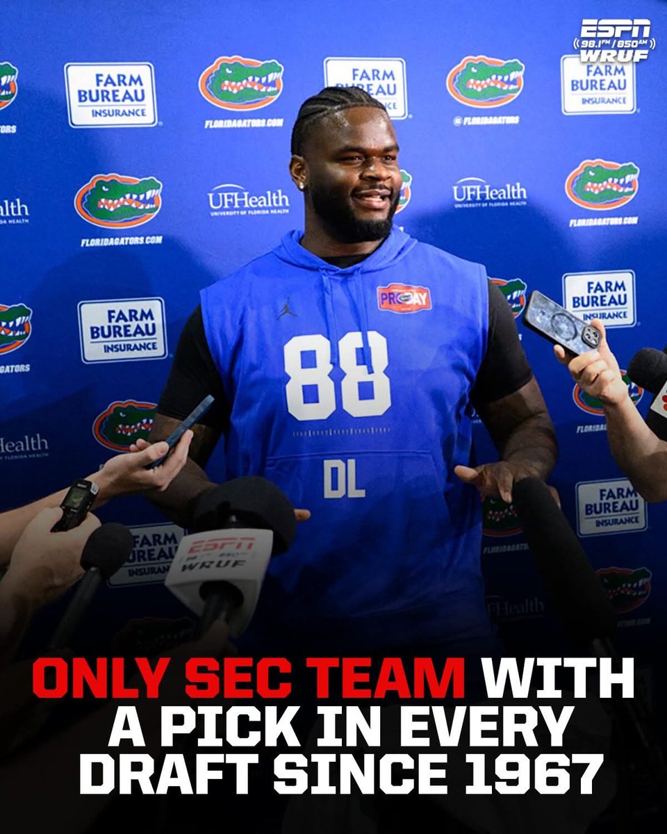 GatorChompXX's tweet photo. BUILT DIFFERENT 📈🐊

#GoGators https://t.co/ZwLUsmj3Vn