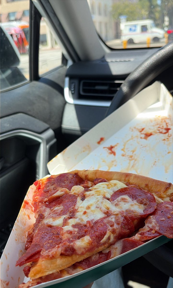 7-Eleven pizza so good when u ain’t got a bitch in your ear telling you its bad