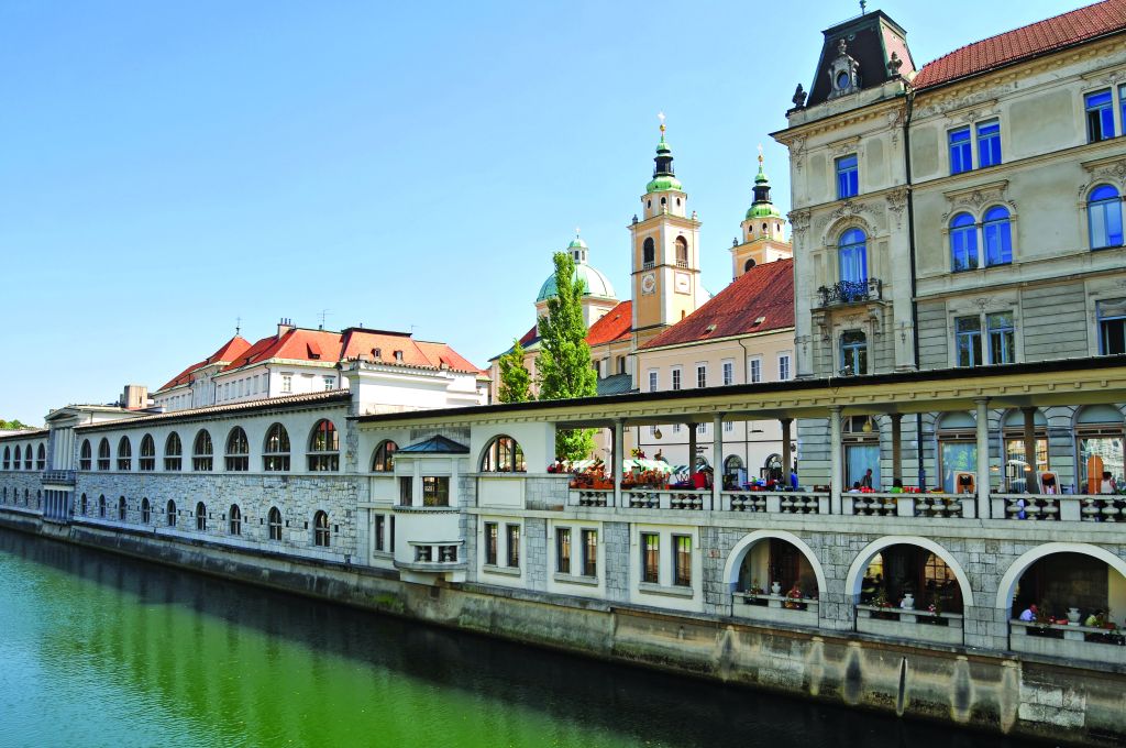 61,3 milijona za 245 parkirnih mest pomeni
250.000 € na parkirno mesto. 

Folk, a ste vi normalni. 😱