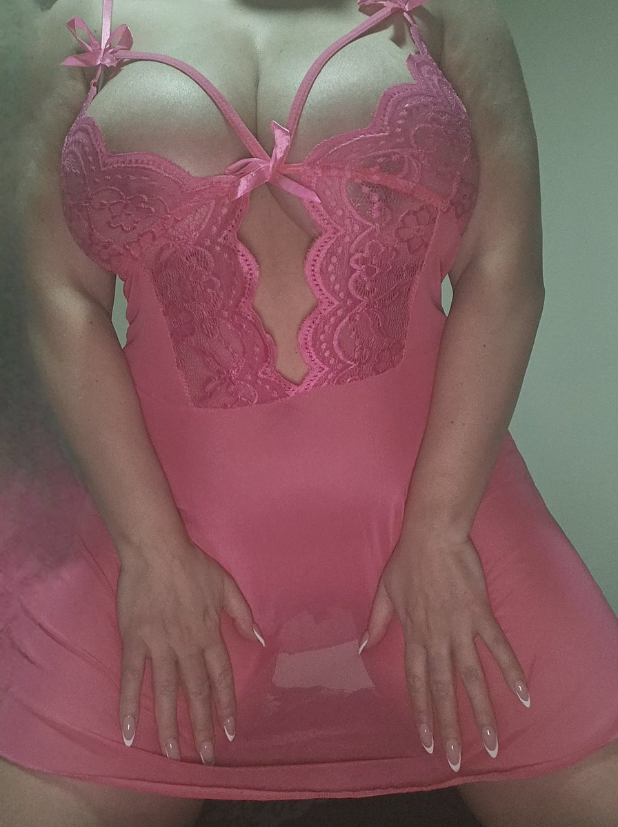 SexySluttyMichelle tweet media