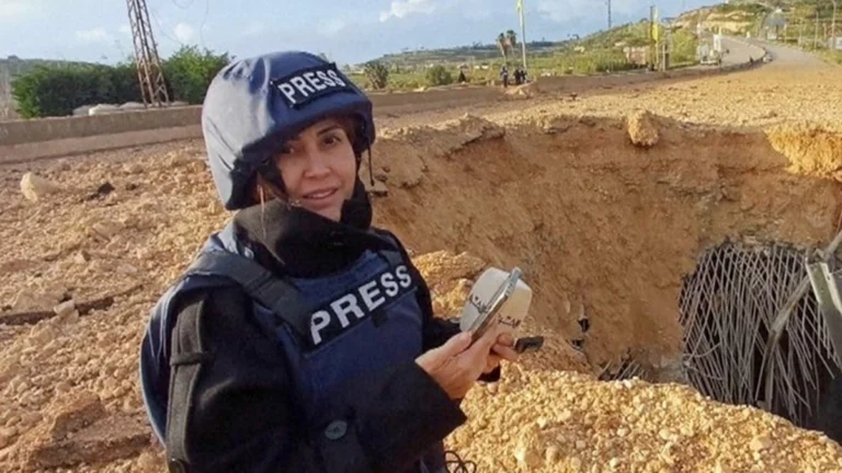 telesurenglish's tweet image. #MiddleEast | Rescue teams recovered the body of Amal Khalil, a Lebanese journalist for the newspaper Al Akhbar, who was killed by Israeli occupation forces in southern Lebanon.
telesurenglish.net/israeli-forces…