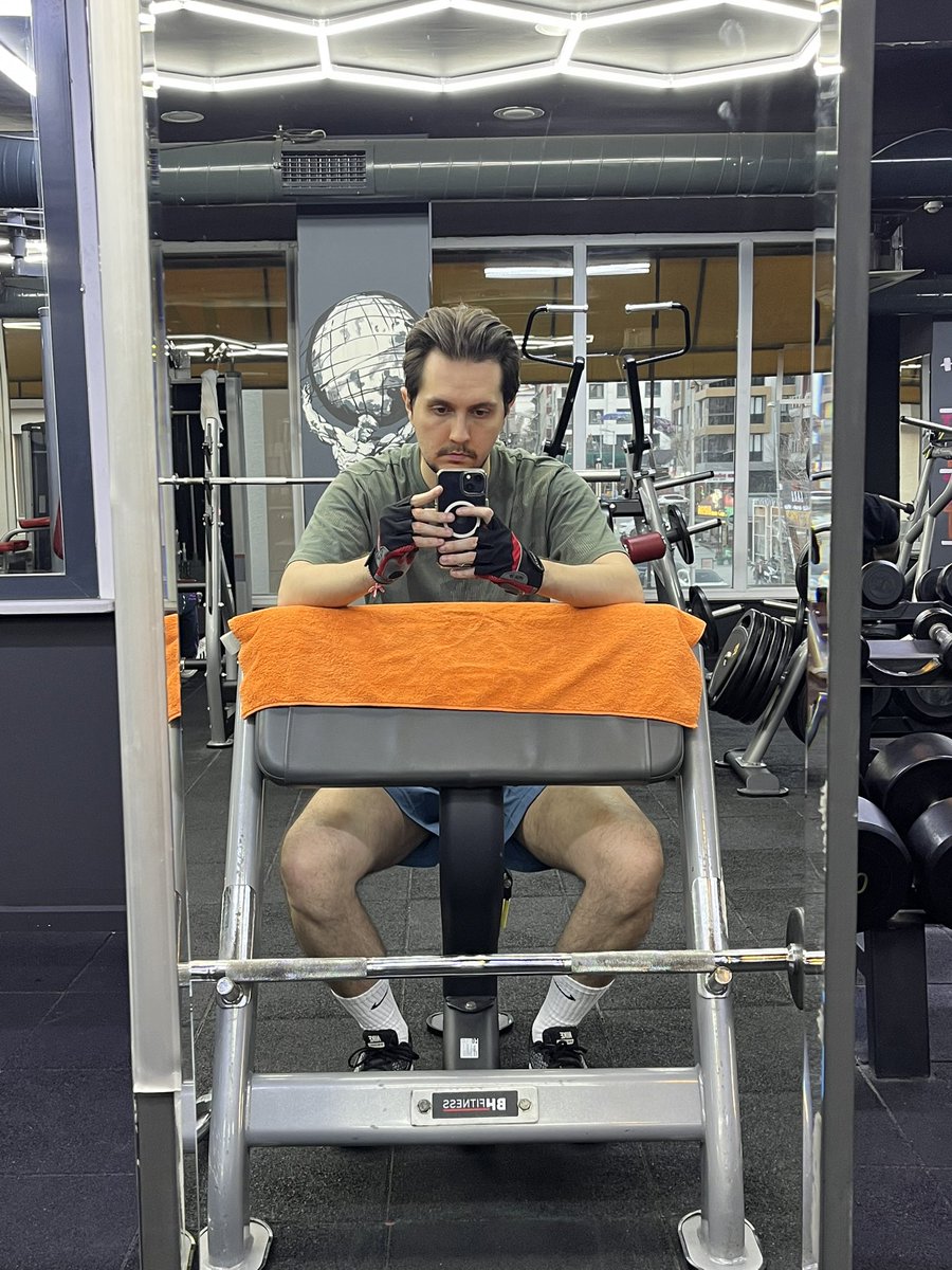 ollywestside's tweet photo. Favori biceps hareketim https://t.co/jpwkErwgGW