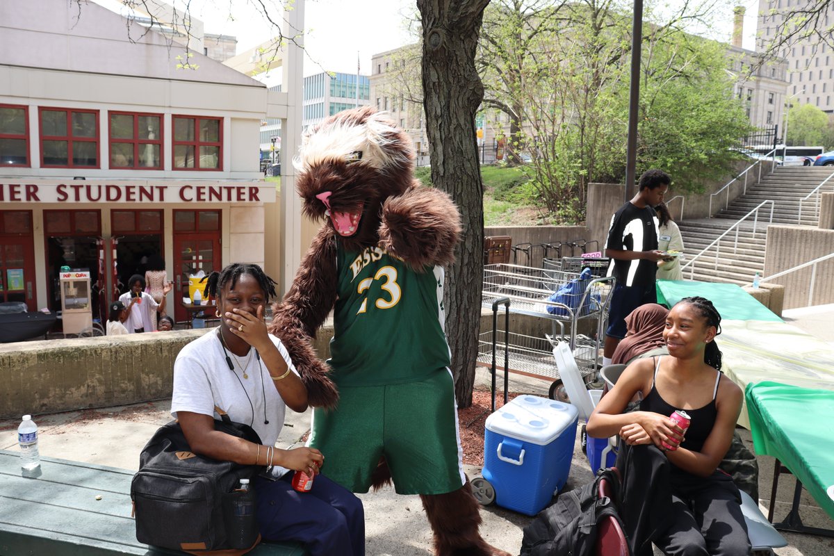 SLAOEssex's tweet image. The Wolverine got loose at Students First Fest 2026!! 

#studentsfirst #essexcountycollege #collegeclubs #mascot
