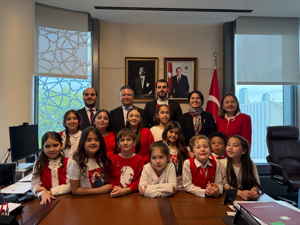 Nyegitimatase's tweet image. NY Cumhuriyet Okulu öğrencilerimizi Türkevi’nde ağırlayarak bayram heyecanını paylaştık. 

Geleceğimizin teminatı çocuklarımızın bayramı kutlu olsun! 

@tcmeb @TC_NewYorkBK @mebyyegm 

#23Nisan #Türkevi #NewYork #EğitimAtaşeliği #NYCumhuriyetOkulu