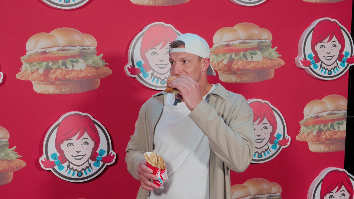 Gronk Beach tweet media