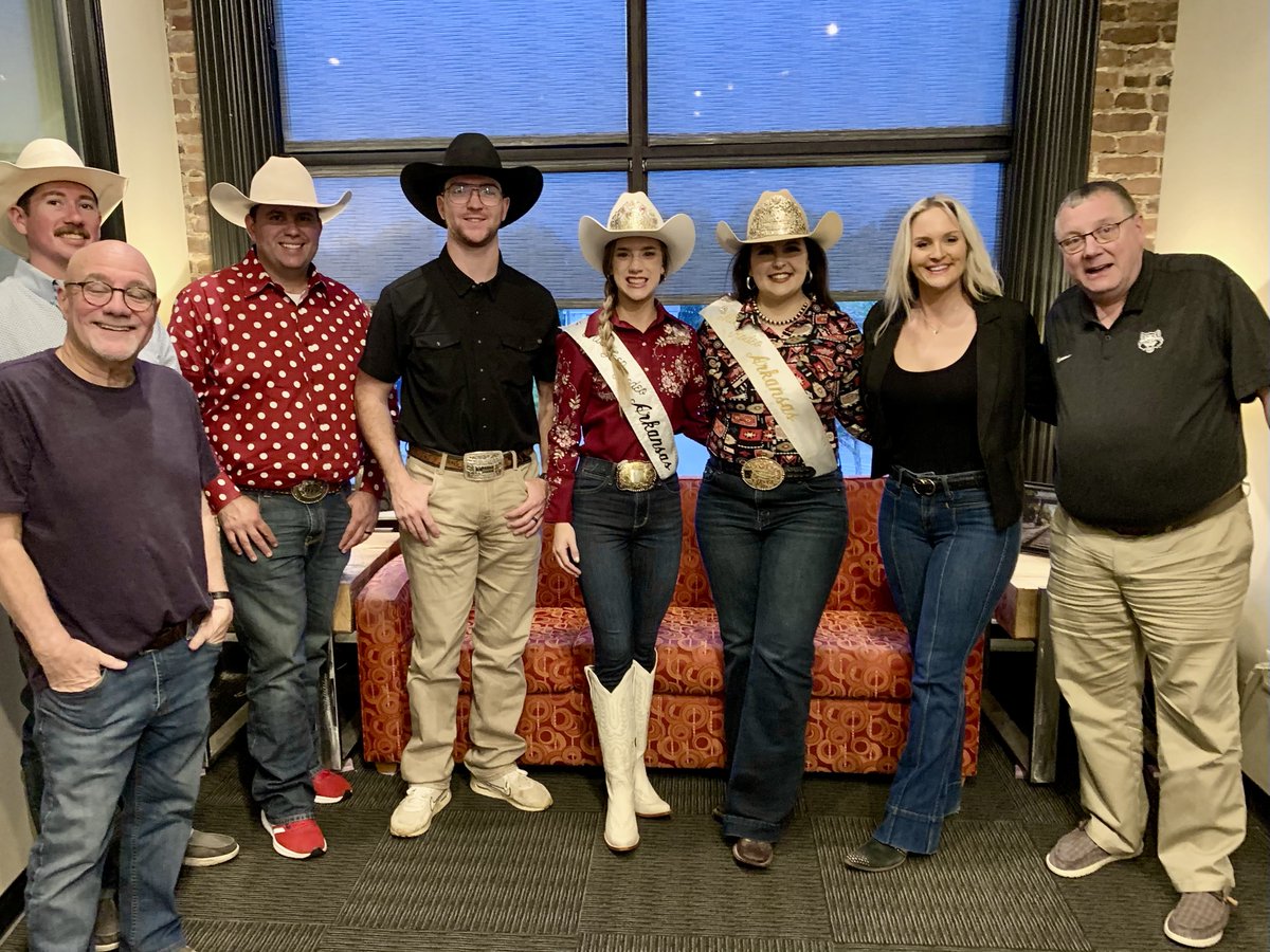 1049TheFox's tweet image. It’s Rodeo weekend in Jonesboro. The First Choice Farm and Lawn Rodeo presented by Big River Steel is Friday and Saturday nights at First National Bank Arena! 7pm each night! #jonesboro #arkansas #rodeo #bullriding