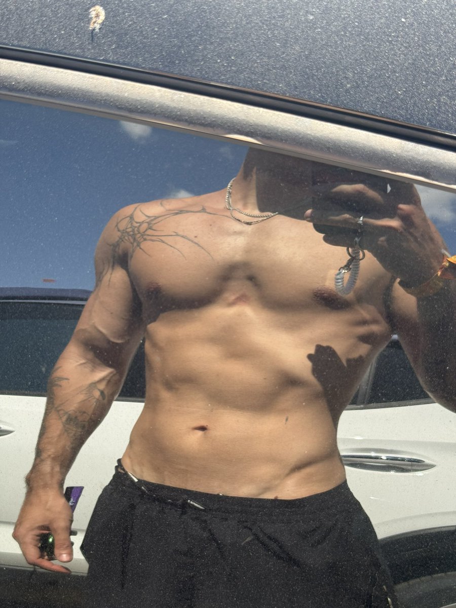 Gromlys's tweet photo. The type of dick I’m tryna shove down your throat ;) https://t.co/0cNuYkJh8Y