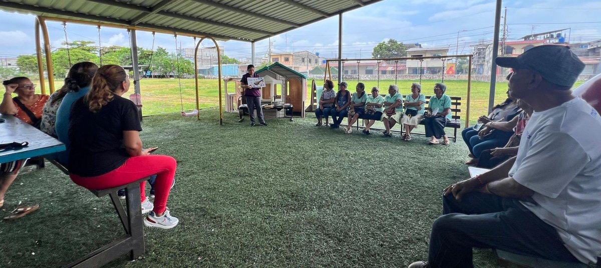 Salud_Guayas's tweet photo. #Samborondón l Técnico en Atención Primaria de @Salud_Ec realizó #ActividadFísica 🏃‍♂️ y asesoría 🗣️ sobre #AlimentaciónSaludable 🥗 con el club de adultos mayores con el objetivo de promover hábitos saludables para mejorar la calidad de vida.
#ElNuevoEcuador https://t.co/8y0QpRV0Ii