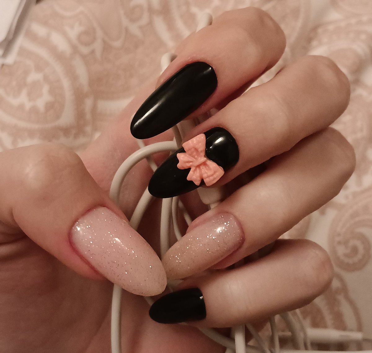 хотіла показати вам підписники мої нові нігті 🎀🎀🎀🎀дуже 🎀🎀🎀 мило🎀🎀🎀🎀